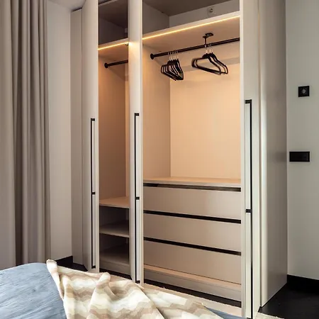 Luxury Seaside Penthouse With A View Of The Old Town 아파트 *