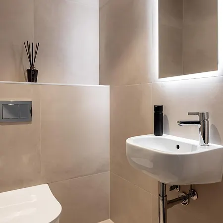 아파트 Luxury Seaside Penthouse With A View Of The Old Town 탈린